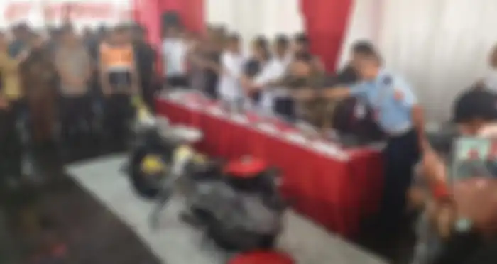 Konferensi pers penyelundupan mobil dan motor mewah di Tanjung Priok (17/12/2019)