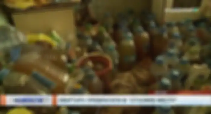 Botol tempat mereka menyimpan urin.