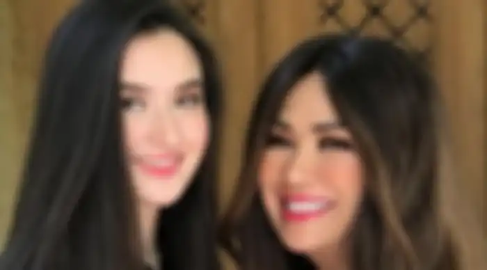 Stephani Poetri dan Titi DJ