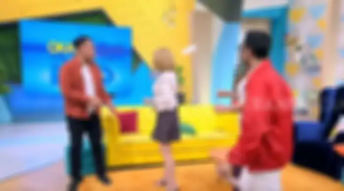 Barbie Kumalasari membuang surat warganet untuknya