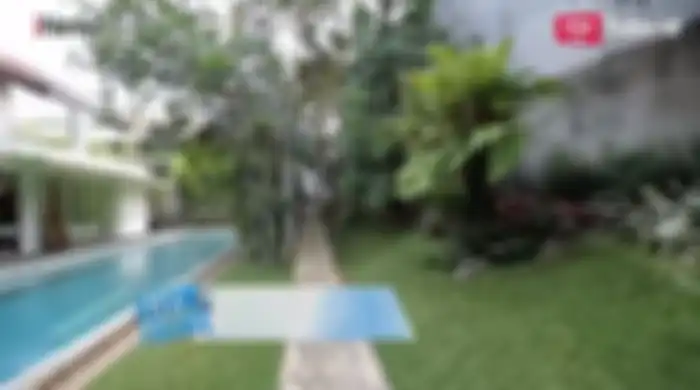Kolam renang dan jalan rahasia di rumah Najwa Shihab