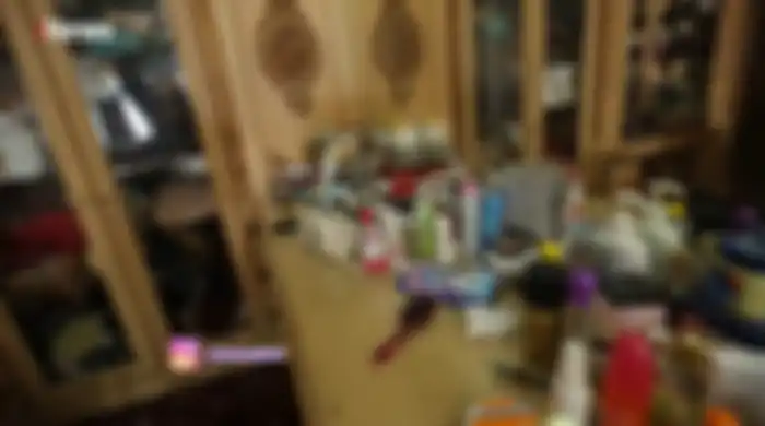 Meja rias di kamar tidur Muzdalifah dan Fadel Islami.