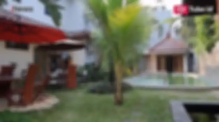 Kolam Renang lain di rumah Najwa Shihab