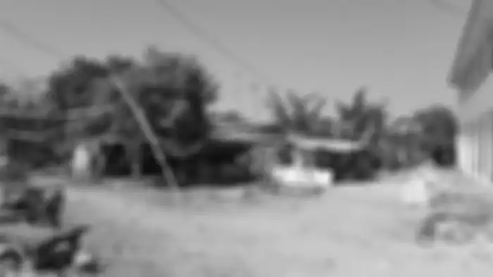 Bagian belakang diduga lokasi hajatan yang menjadi tempat penampakan pocong di kawasan Kampung Kemplung, Kecamatan Kosambi, Kabupaten Tangerang, Senin (16/9/2019).