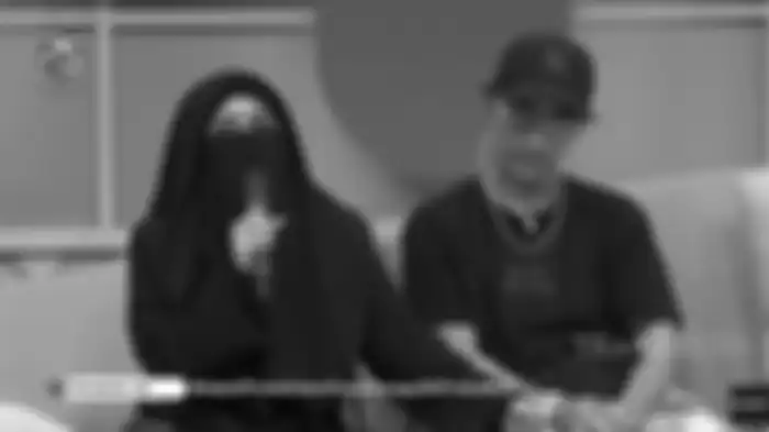 Umi Pipik menahan tangis ketika menceritakan penyakit yang menggerogotinya