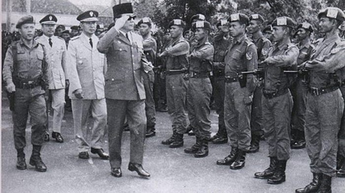 Pasukan Cakrabirawa yang mengawal Presiden Soekarno