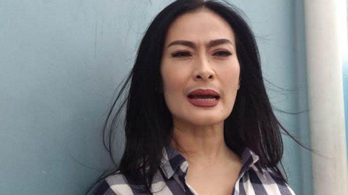 Pedangdut Iis Dahlia.