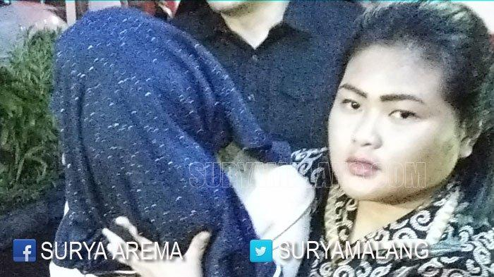 Putri Amelia alias PA, Putri Pariwisata 2016 yang diciduk kasus prostitusi, sempat minta dibuatkan SKCK untuk melamar jadi staf DPR.