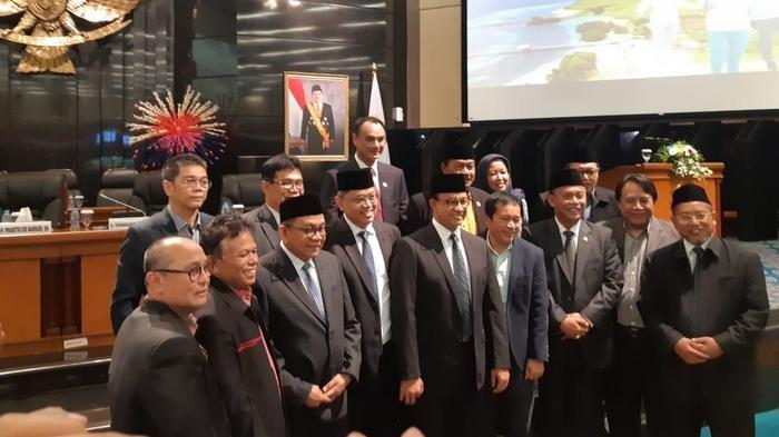 Sempat Heboh Masalah Anggaran Lem Aibon, Kini DPRD DKI Pertanyakan Anggaran Cap Capai Rp 556 Juta Untuk Satu RW!
