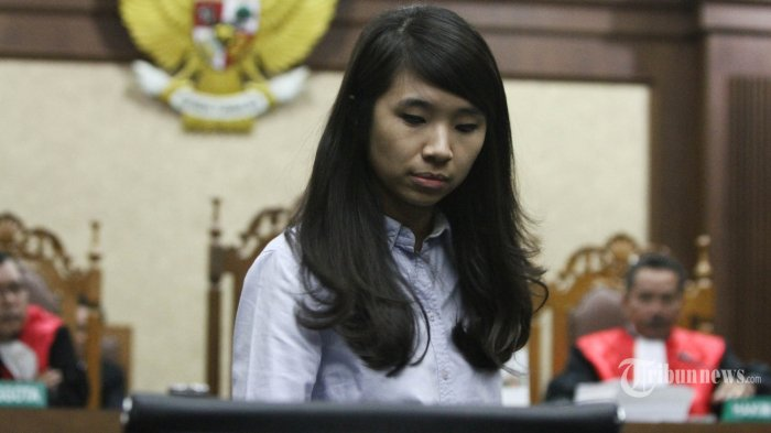 Hani Boon saat menjadi saksi kasus pembunuhan kopi sianida yang menewaskan sahabatnya, Mirna Salihin
