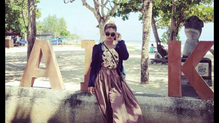 Cantiknya Devi Nuraisyah sopir truk cantik yang viral. 