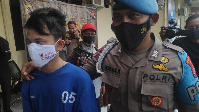 Tersangka DRS saat berada di Polres Bantul