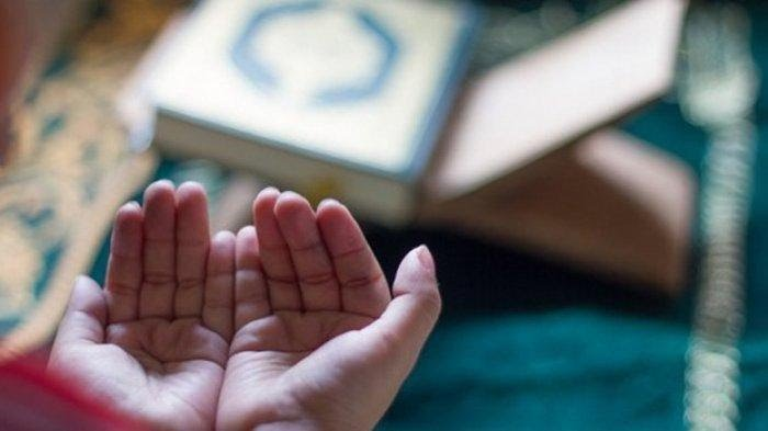 Bacaan Doa Setelah Membaca Surat Yasin, Lengkap Dengan Terjemahan dan Keutamaannya. Pada malam Jumat, umat Islam dianjurkan membaca Surat Yasin.