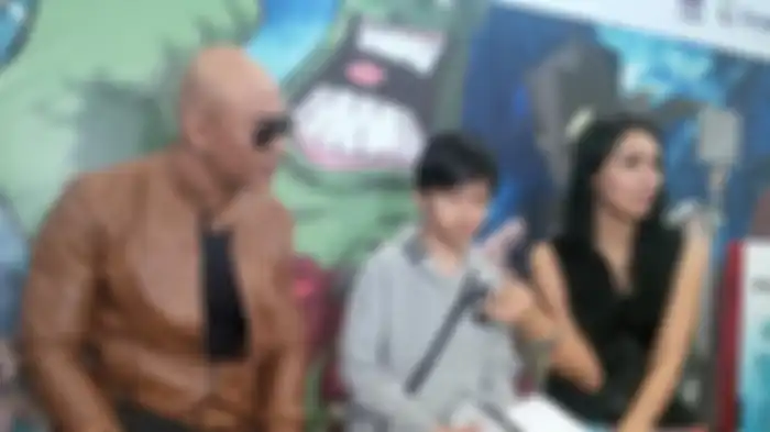 (dari kiri) Deddy Corbuzier, Azkanio Nikola, Kalina Octaranny