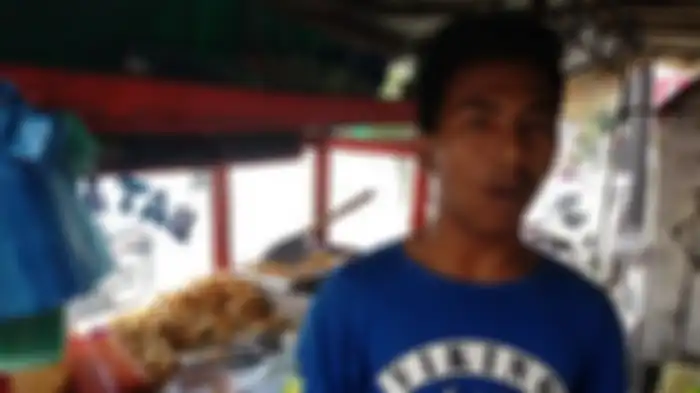 Jaka Satria (18) pemuda yang menyelamatkan aksi bunuh diri Alex Simanjuntak dan dua anaknya saat ditemui di Jalan M.H Sitorus, Jumat (1/2/2019). 