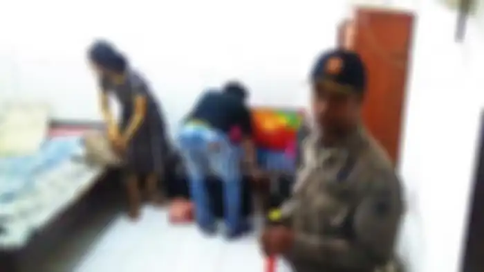 Suami pergoki sang istri selingkuh dengan memanfaatkan teknologi aplikasi chat