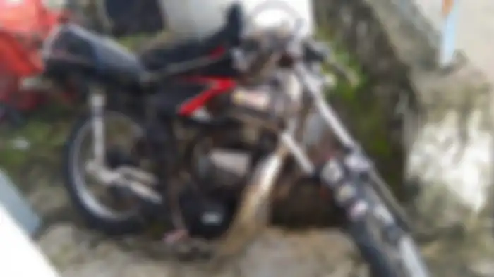 Foto motor korban penabrak palang rel kereta dan kereta babaranjang 