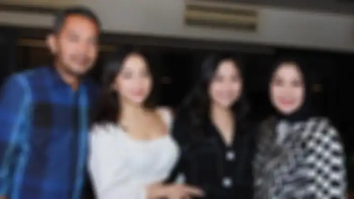 Sama Seperti Aurel Hermansyah, Perlakuan Nikita Willy pada Papa Kandung dan Ayah Tirinya Ternyata Beda Banget!