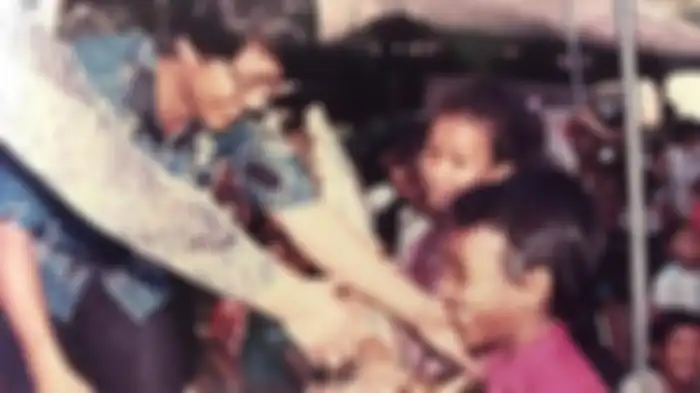 Foto lawas Kak Seto menyalami Glenn Fredly dan Reza Artamevia.