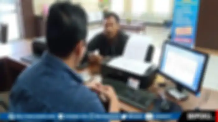 Subagiyo (30) mendatangi pengaduan Polresta Palembang melaporkan motornya yang hilang, dititipkan saat mogok, Jumat (24/5/2019). 