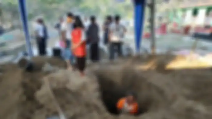 Hal aneh saat penggali kubur menggali makam mendiang Sutopo