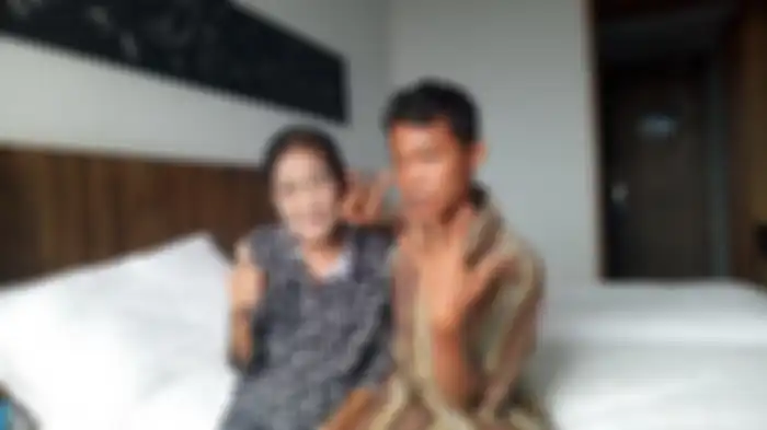 Nenek Rohaya dan Slamet, pasangan suami istri selisih 56 tahun.