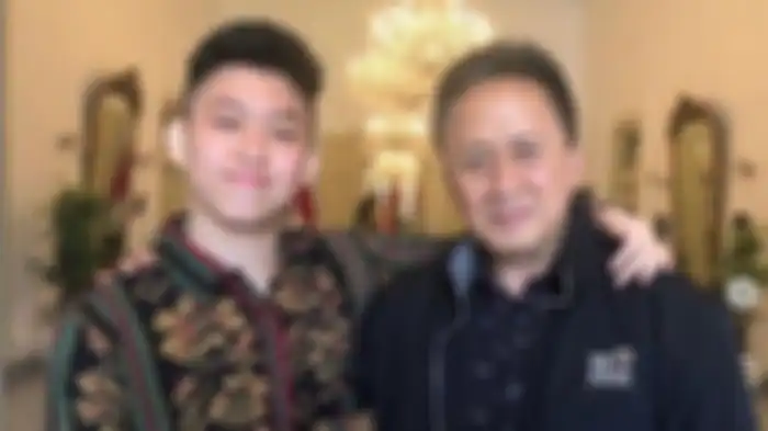 Rich Brian bersama Triawan Munaf