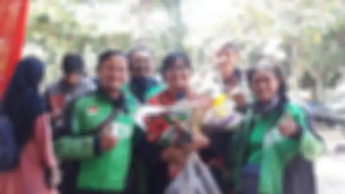 Leony Sondang Suryani dan teman-temannya. 
