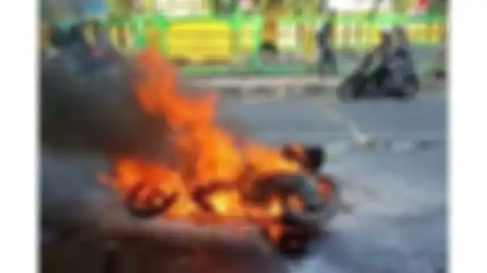 Yamaha Mio J terbakar di alun-alun Tasikmalaya