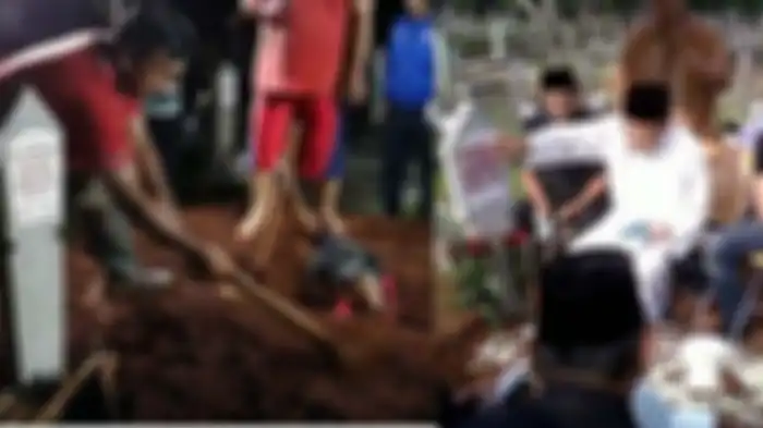 Makam BJ Habibie di samping makam Hasri Ainun Besari di TMP Kalibata