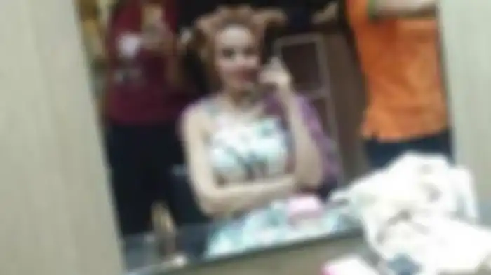 Barbie Kumalasari perawatan di salon