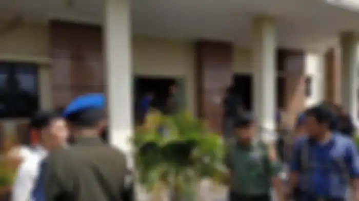 Penjagaan ketat tampak terlihat dalam sidang agenda putusan hakim dengan terdakwa Prada Deri Pramana (Prada DP) atas perkara pembunuhan terhadap Vera Oktaria, Kamis (26/9/2019).