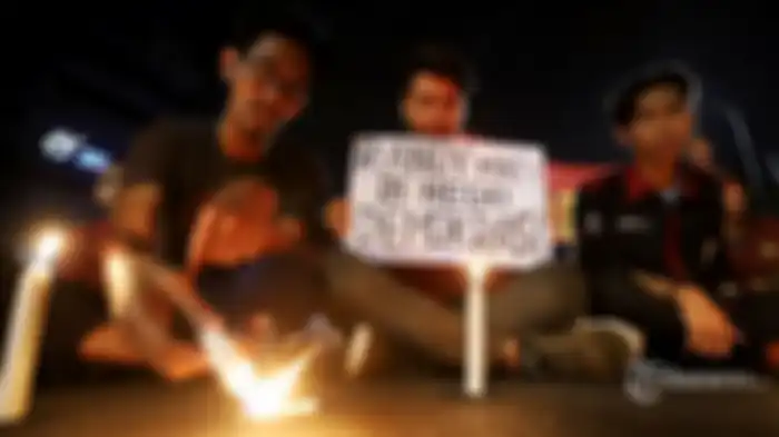Mahasiswa yang tergabung dalam Ikatan Mahasiswa Muhammadiyah (IMM) berkumpul di Menteng, Jakarta Pusat pada Kamis (26/6/2019) malam untuk menyampaikan rasa duka akan Randy, mahasiwa yang tewas ditembak di Kendari. 