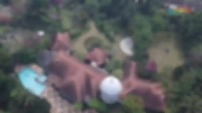Villa ibunda Bams Samson di Puncak yang bergaya kolonial