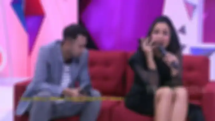 Raffi Ahmad dan Melaney Ricardo kala menghubungi Merry lewat sambungan telepon di Insert Story