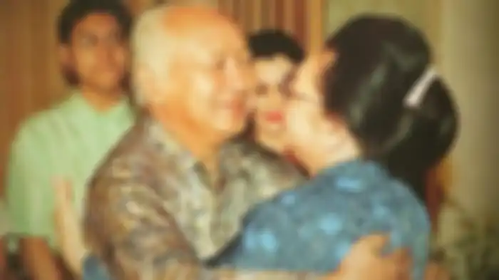 Mendiang Ibu Tien bersama dengan mendiang Presiden Soeharto 