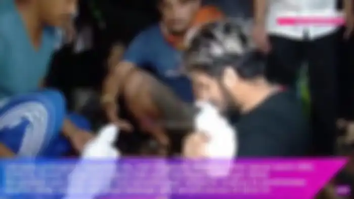 Ammar Zoni ketika menggendong bayi kembarnya untuk terakhir kali