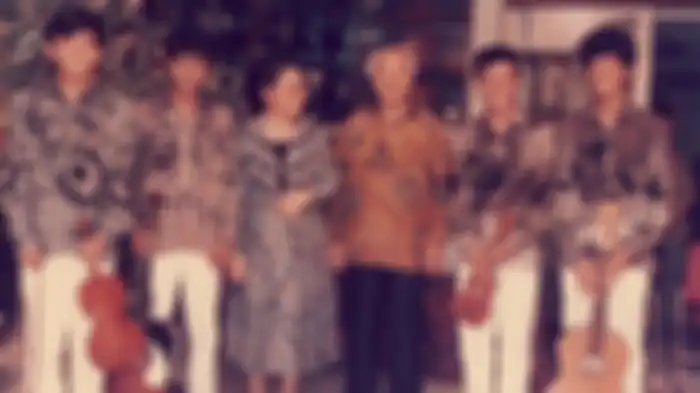Ulang Tahun Bu Tien Bawa Berkah Bagi 4 Pengamen Jalanan 