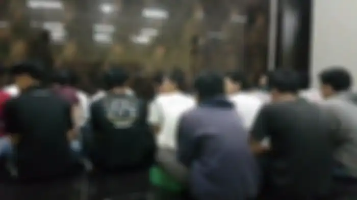Puluhan pelajar yang terlibat aksi perusakan SMK IZ diamankan di Mapolresta Depok.