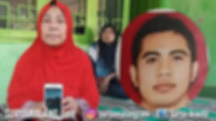 Fitri Sulaini (53), ibu Bangkit Maknutu Dunirat (32) di Desa Karang Budi, Kecamatan Gapura, Sumenep, Madura. 