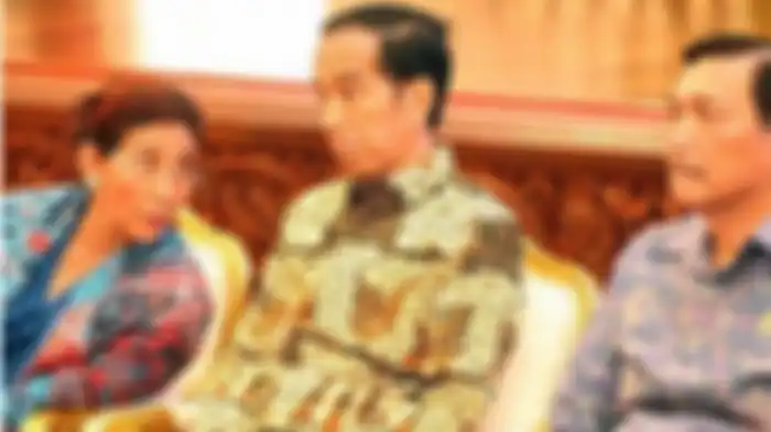 Presiden Jokowi bersama Menteri Kelautan Perikanan Susi Pudjiastuti dan Menko Maritim Luhut Pandjaitan