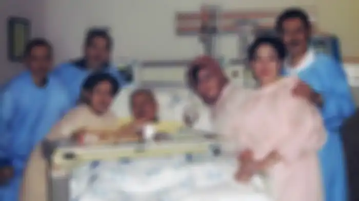 Soeharto saat di rumah sakit bersama keluarga.