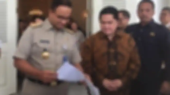 Menteri Badan Usaha Milik Negara (BUMN), Erick Tohir, bertemu Gubernur DKI Jakarta, Anies Baswedan di Balai Kota, Jakarta Pusat, Selasa (29/10/2019). 
