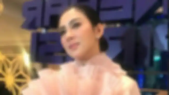 Syahrini saat ditemui disela-sela acara ulang tahun Metro TV, di Intercontinental Hotel Jakarta, Pondok Indah, Jakarta Selatan, Senin (25/11/2019) malam. 