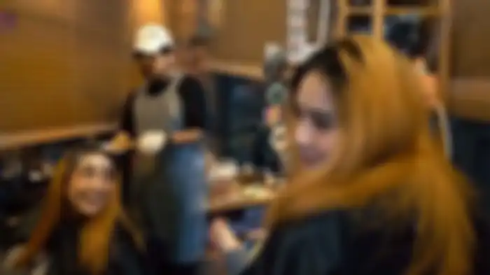 Nagita Slavina mengubah warna rambutnya di Korea