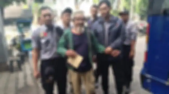 Pengemis yang membawa uang ratusan juta