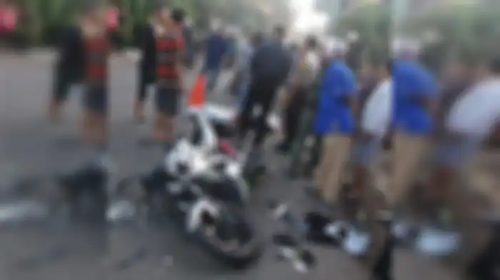 Nurul Faqih (22) tewas kecelakaan dalam perjalanan untuk mengikuti wisuda di UIN Syarif Hidayatullah, Jakarta, Minggu (1/12/2019). Lamppu depan motor Nurul Faqih hancur. 