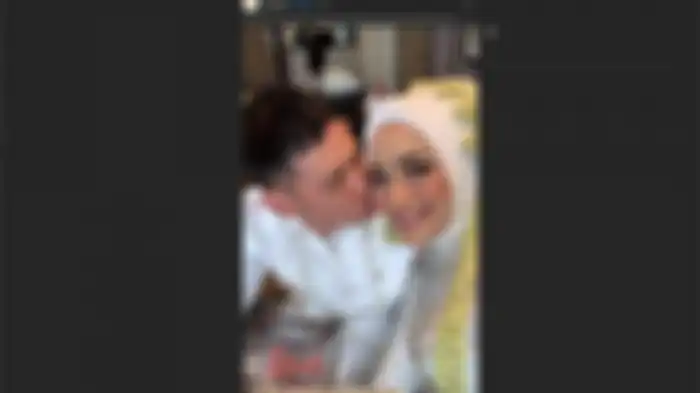 Rezky Aditya cium pipi Citra Kirana saat berada dalam kamar hotel.
