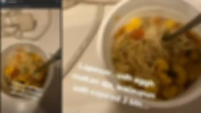 Ardi Bakrie makan mie yang sudah kadaluwarsa