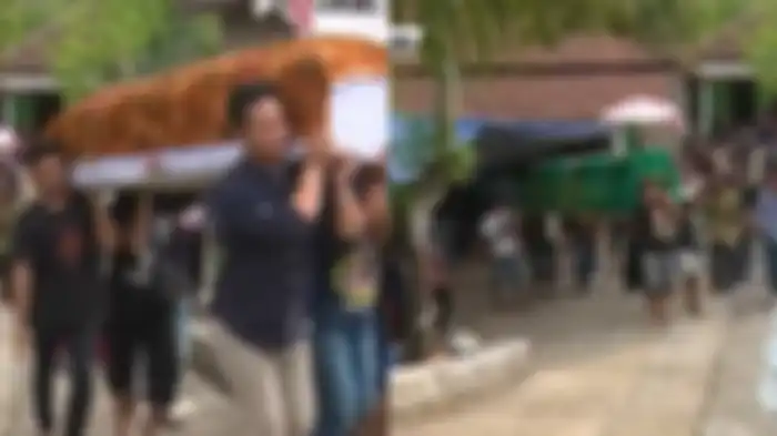 Jenazah Ibu dan anak yang nekat meminum racun di Ponorogo.